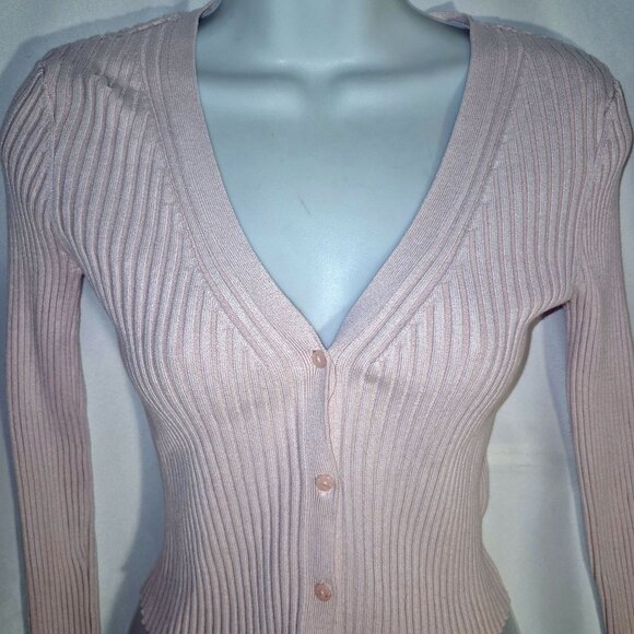 H&M sweater. pink, channeled design, V-Neck, Button-front in size XS - Picture 6 of 10